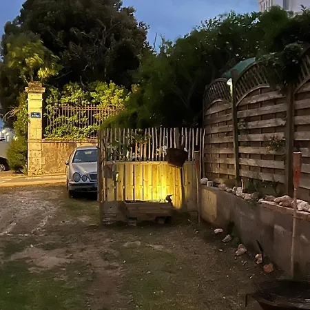 Πανσιόν Sur La Falaise De Pontaillac 3*