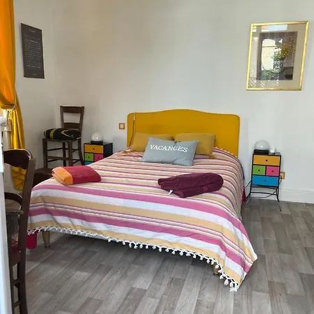 Sur La Falaise De Pontaillac