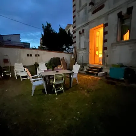 Sur La Falaise De Pontaillac