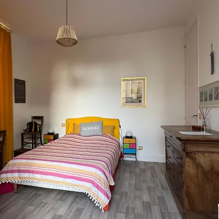 Sur La Falaise De Pontaillac 3*