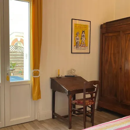 Sur La Falaise De Pontaillac Maison d'hôtes 3*